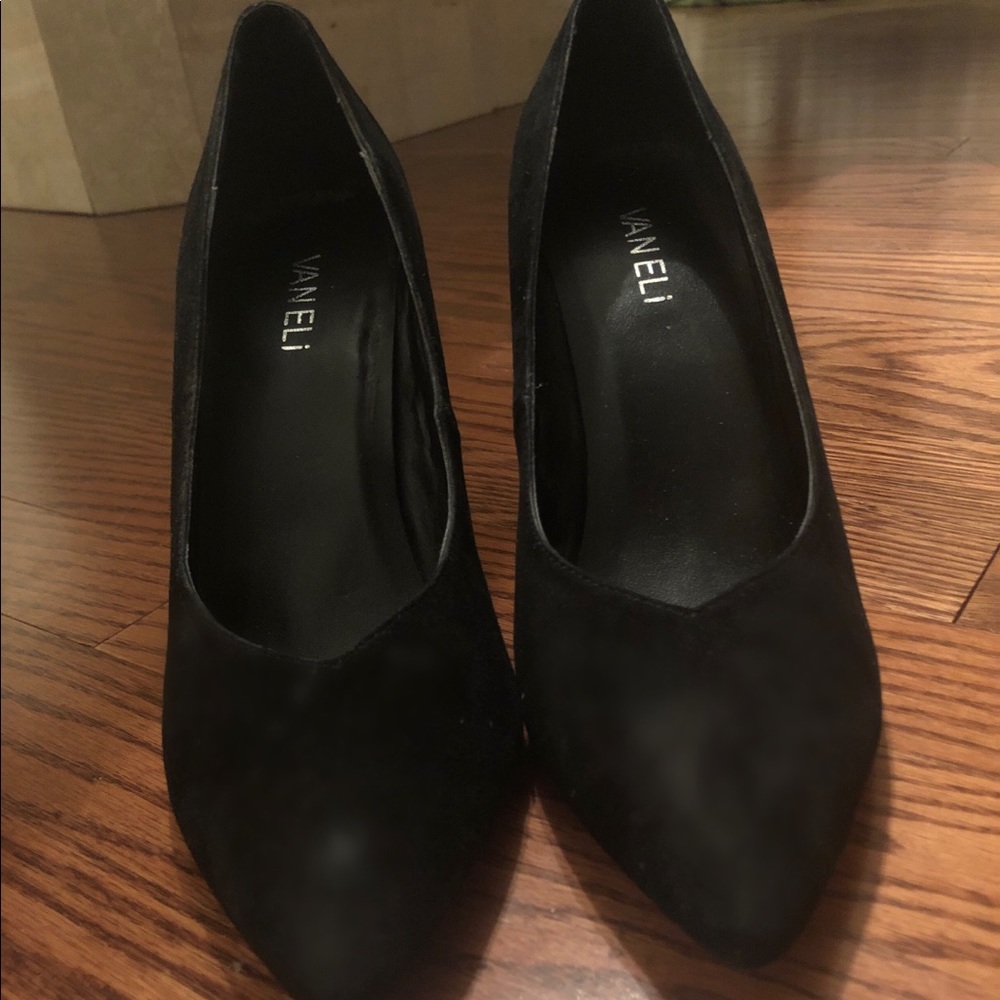 NWOT Vaneli Black Pumps